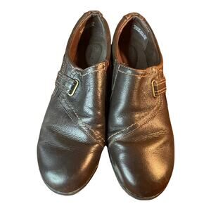 Clarks 8.5 slip on shoes women brown leather